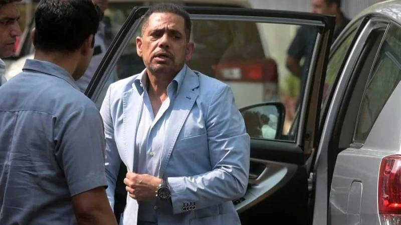 আর্থিক দুর্নীতির মামলায় প্রিয়াঙ্কা গান্ধীর স্বামীর বিরুদ্ধে দিল্লির আদালতে চার্জশিট জমা